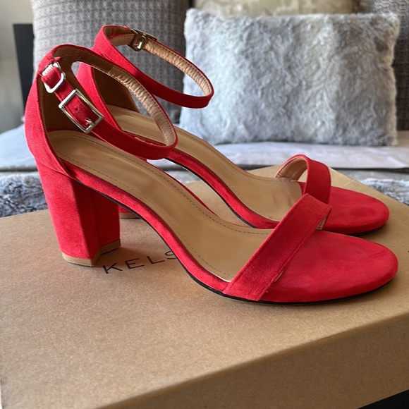 Sexy strapping red heeled sandals - Picture 2 of 7